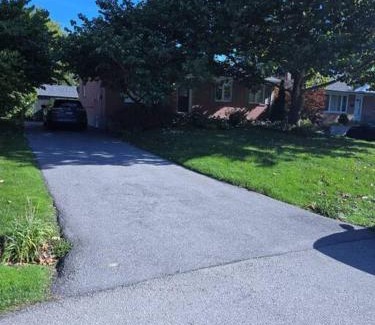 West Oakville House | Cozy Oakville Haven- Room 1