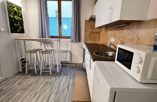 Kosire Apartment | Cozy Oasis: Central & Quiet