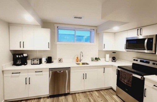 Saskatoon Apartment | Cozy Oasis: Tranquility in the Prairies!n