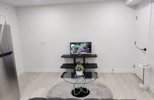 Mission House | Cozy one bed one bath private suite in heart of mission