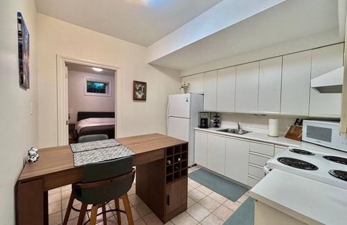 Thornhill Apartment | Cozy One Bedroom Basement Apt with Free Parking