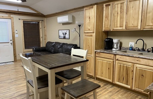 Anacoco Cabin | Cozy one bedroom cabin with lake view