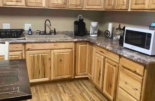 Anacoco Cabin | Cozy one bedroom cabin with lake view
