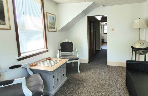 Ebensburg Cottage | Cozy one bedroom cottage on the edge of town. Close to trails and lakes.