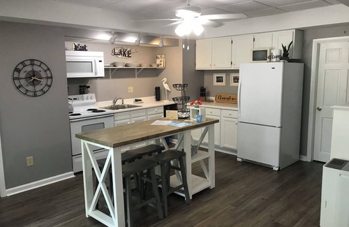 Durhamville Apartment | Cozy one-bedroom rental steps from the lake with full amenities