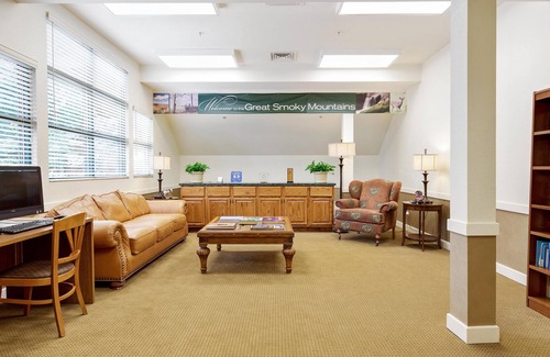 Pittman Center Resort | Cozy One Bedroom w/ Resort Indoor & Outdoor Pools, Golf Course & More!