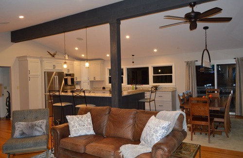 Middlebury - Warren House | Cozy One Story Home Surrounded by Mountain Views, Trees near Middlebury College