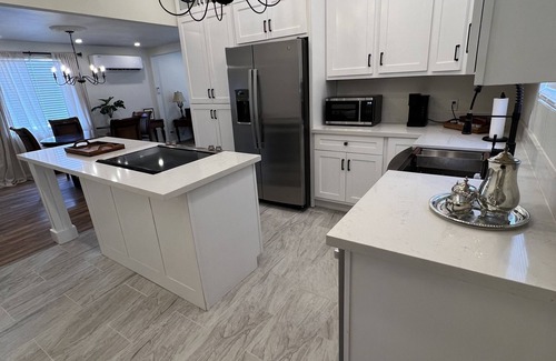 Globe House | Cozy, Open Concept & Conveniently located