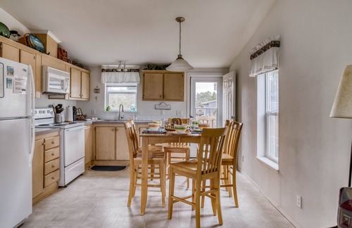 Pacific City House | Cozy Pacific City Home with Spacious Living Room is Near Restaurants and Beach!