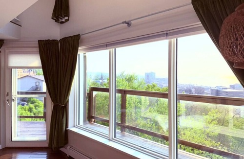 Observation Hill Condo | Cozy Panoramic Lake and Lift Bridge Views