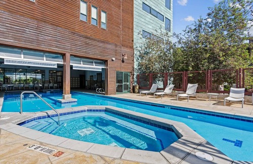 Kimball Junction Condo | Cozy Park City Stay | Gas Fireplace, Pool + Hot Tub, Prime Top Floor