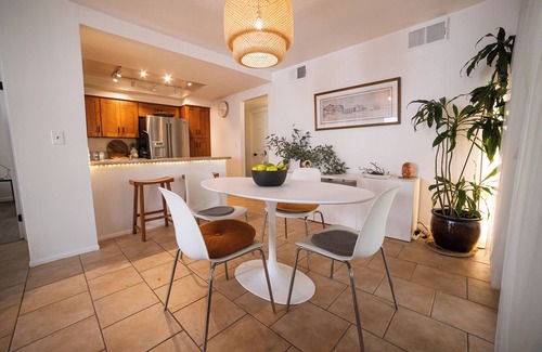 Calabasas Condo | Cozy, Peaceful 2-bedroom condo Near Malibu, mid-term Rental