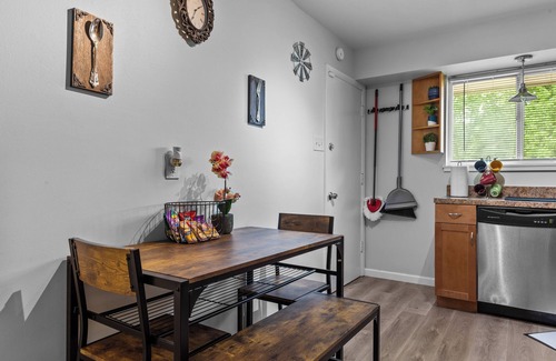 St. Ann Apartment | Cozy Peaceful 2 bedroom duplex