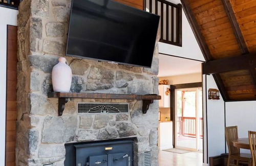 Broadway Cabin | Cozy & Peaceful ⛺️ cabin 🪵 + 🔥 Tub + 🐶 friendly