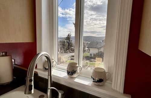 Altamont House | Cozy, peaceful getaway - less than 5 min from downtown Klamath