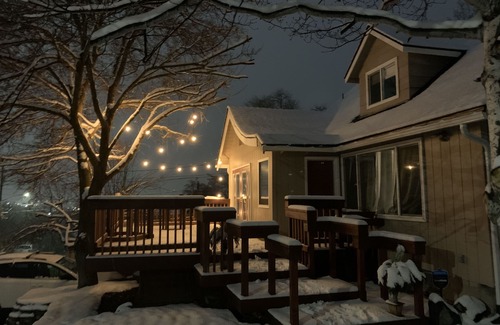 Altamont House | Cozy, peaceful getaway - less than 5 min from downtown Klamath