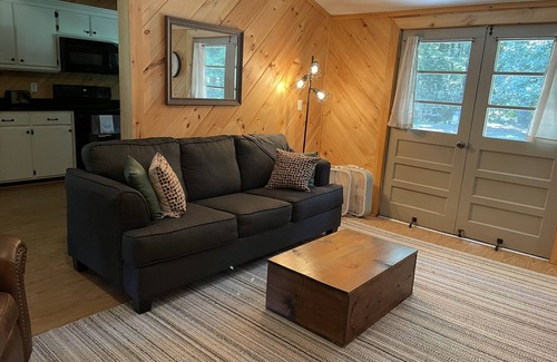 Waterloo Cabin | Cozy , Peaceful Waterfront Cabin in Beautiful Waterloo, AL!