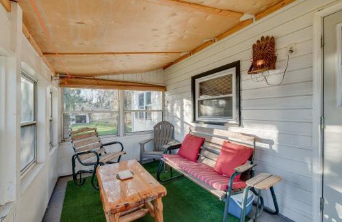 Carbondale House | Cozy Pennsylvania Home with Fire Pit and Dock Access!