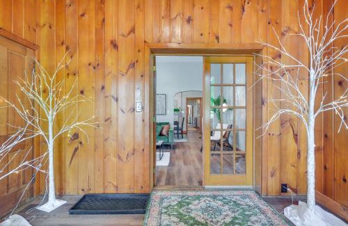 Historic Downtown Bedford Apartment | Cozy Pennsylvania Retreat Near Hiking and Golfing!