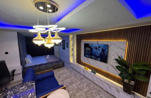 Abuja Apartment | Cozy Pent House with Balcony for R&R