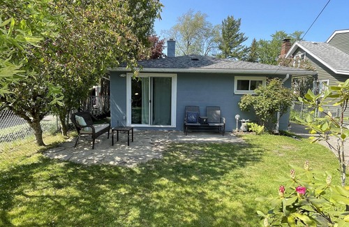 Lexington Cottage | Cozy Pet Friendly Cottage, Partial Water View, Sleeps 7, Half Block from Beach!