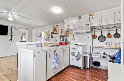 Saint Andrews House | Cozy Pet Friendly Home Away From Home w/Fenced in Yard & Full Kitchen near I-24