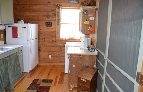Otto Cabin | Cozy Pet Friendly Mountain Log Cabin in the Smokies with Deck and fire pit.