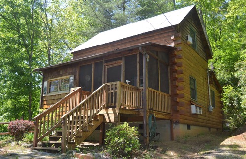 Otto Cabin | Cozy Pet Friendly Mountain Log Cabin in the Smokies with Deck and fire pit.
