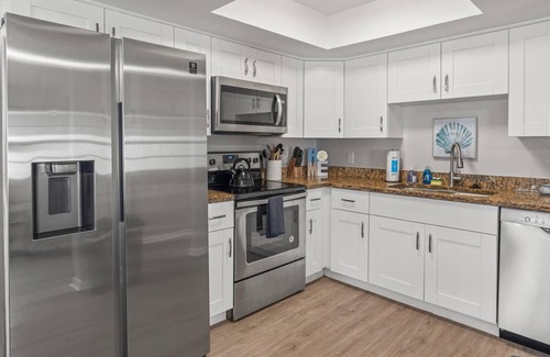 Forest Hills House | Cozy, Pet-Friendly Tampa Home with Heated & Screened Pool - 4 miles to Adventure Island/Busch Garden
