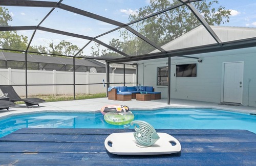Forest Hills House | Cozy, Pet-Friendly Tampa Home with Heated & Screened Pool - 4 miles to Adventure Island/Busch Garden
