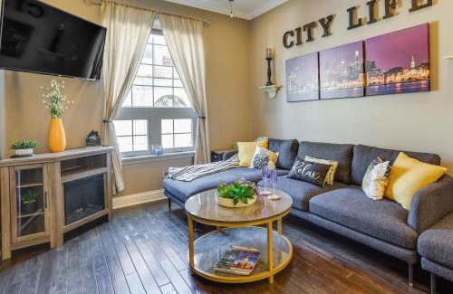 Newbold House | Cozy Philadelphia Rental Steps to Subway Station!