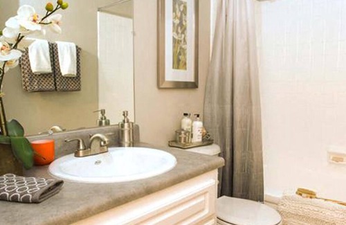 Monterey Park Apartment | Cozy poolside getaway