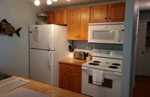 Port Clinton Condo | Cozy Port Clinton Condo with dock rental right outside door
