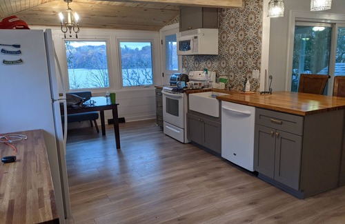 Elkhorn House | Cozy, private, cabin on a quiet lake.