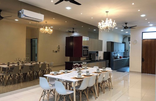 Puchong Villa | Cozy Private Pool Villa Puchong South up to 25 Pax