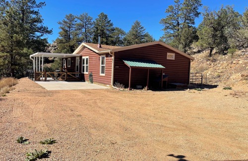 Cotopaxi House | Cozy private retreat in the Wet Mountains with 5 acres to roam on. Pet Friendly!