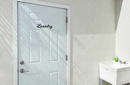 West Little Havana House | Cozy Private Room, Near the Airport - Free Parking