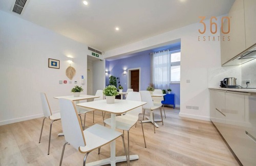 Mosta Apartment | Cozy Private Room with Ensuite in Central Mosta
