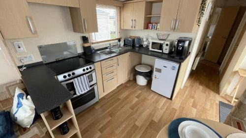 Rhyl House | Cozy Private Static Caravan at Llyons Robin Hood - Silver Birch Way 11