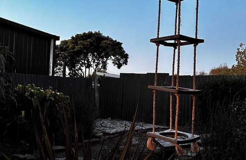 Te Akau Apartment | Cozy Private Studio – 100m from the Beach | Port Waikato, NZ