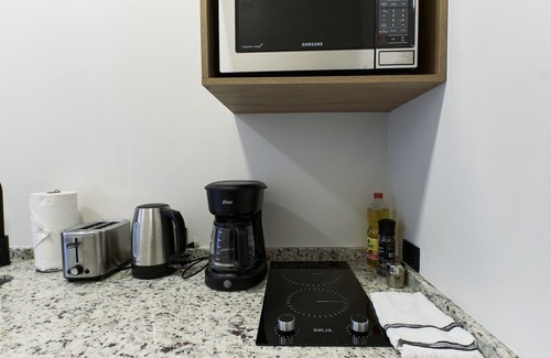 Arenal Hot Springs Apartment | Cozy private studio with WiFi, AC, jacuzzi, volcano views, 8min drive to Fortuna