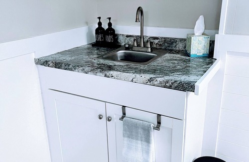 Woodburn House | Cozy & Private Unit - Mins away from WVU, Stadium, Hospitals, Free parking