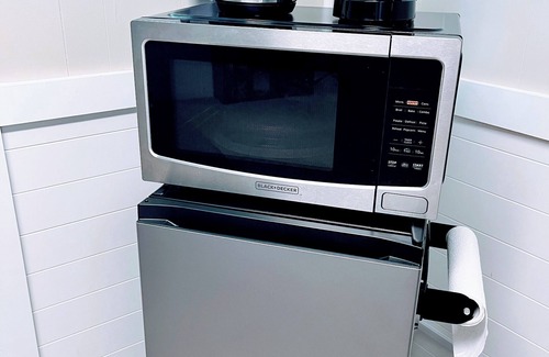 Woodburn House | Cozy & Private Unit - Mins away from WVU, Stadium, Hospitals, Free parking