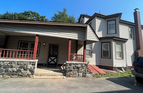 Rotterdam House | Cozy, Private1-bedroom in charming Schenectady with Private Bathroom