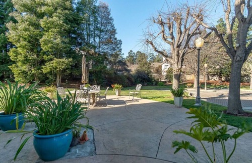 Salinas House | Cozy Queen Mansion RM Near Monterey Carmel