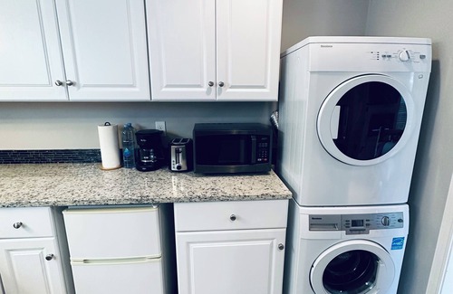 Mountain View Apartment | Cozy Queen, Private Bathroom and Entryway