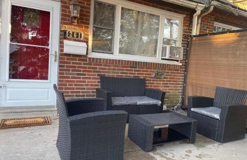Upper Darby House | Cozy Queen Room in Friendly Shared House