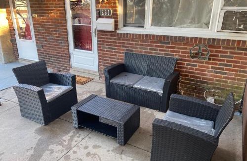 Upper Darby House | Cozy Queen Room in Friendly Shared House