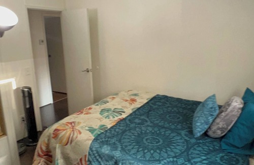 Claremont House | Cozy Queen room nestled close to Cal Poly Pomona, Claremont, & LaVerne Colleges