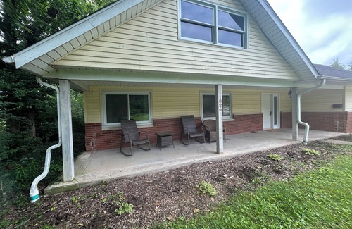 Bloomington House | Cozy & Quiet 2BD/1BTH Near Campus & Downtown Bloomington!